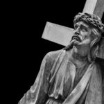 Evangelists MURDERED After Muslim Conversions — Pattern Emerges… A black and white statue of Christ carrying a cross with a sorrowful expression